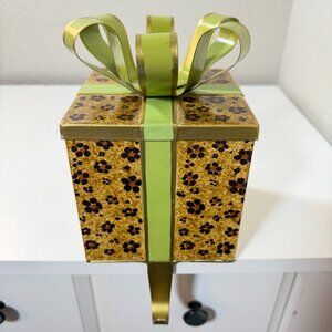 BALLARD DESIGNS Gift Box Stocking Hanger in Cheetah Metal Bow Box RARE RETIRED!